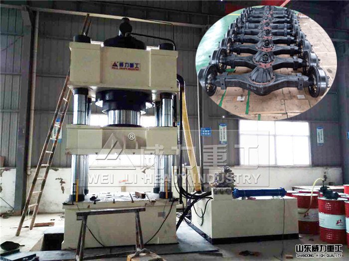 2000噸四柱油壓機(jī)在汽車(chē)后橋等配件上的應(yīng)用 2000噸四柱油壓機(jī)在汽車(chē)后橋等配件上的應(yīng)用