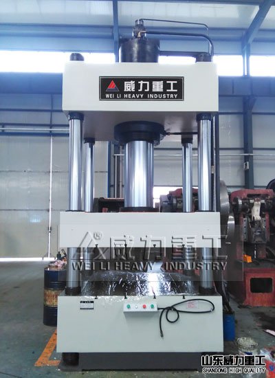 500噸四柱油壓機(jī)生產(chǎn)車(chē)間