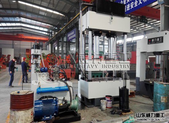 400噸四柱油壓機生產(chǎn)廠家車間現(xiàn)貨供應