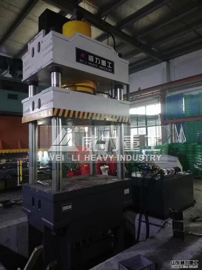 500噸三梁四柱油壓機客戶使用現(xiàn)場